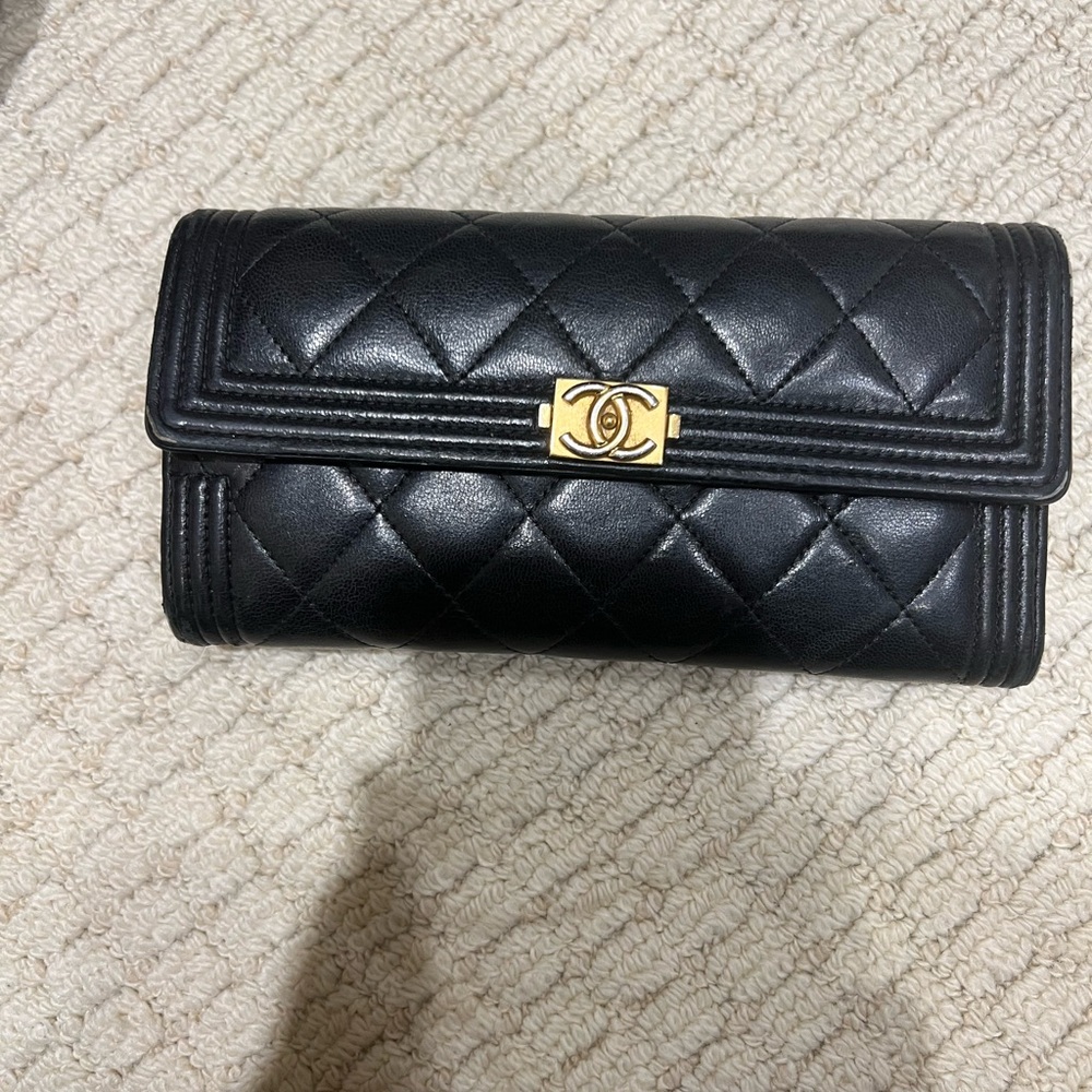 COPY - Chanel boy wallet in good condition